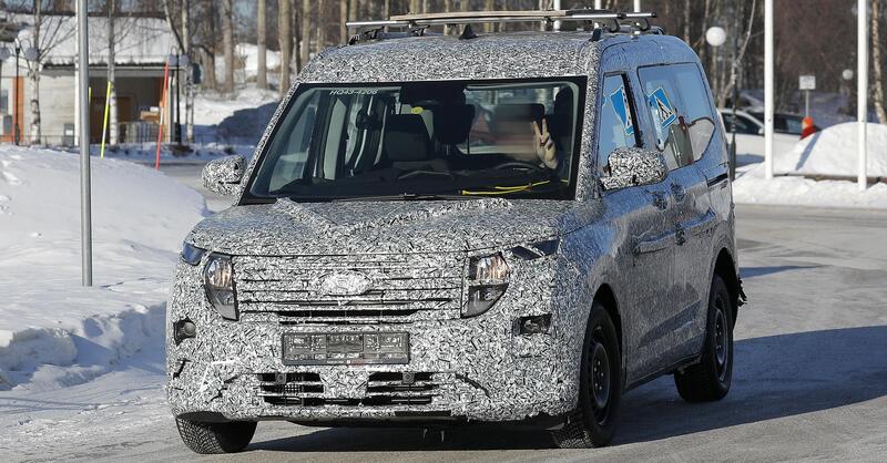 Ford Tourneo Courier 2024, sar&agrave; sia ibrido (diesel) che 100% elettrico