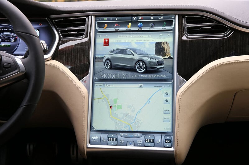 La versione verticale dell&#039;infotainment Tesla