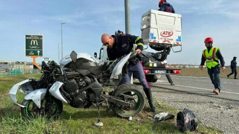 San Nicol&ograve;. Motociclista perde la vita dopo aver sbattuto contro un palo