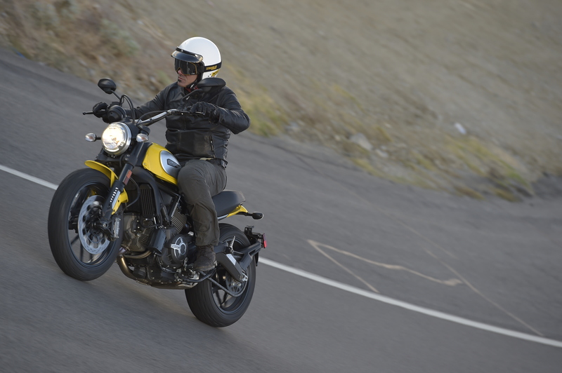 Su strada i cavalli non mancano. La Scrambler &egrave; la pi&ugrave; brillante tra le classic bike e, complici le ottime Pirelli, tiene bene la strada