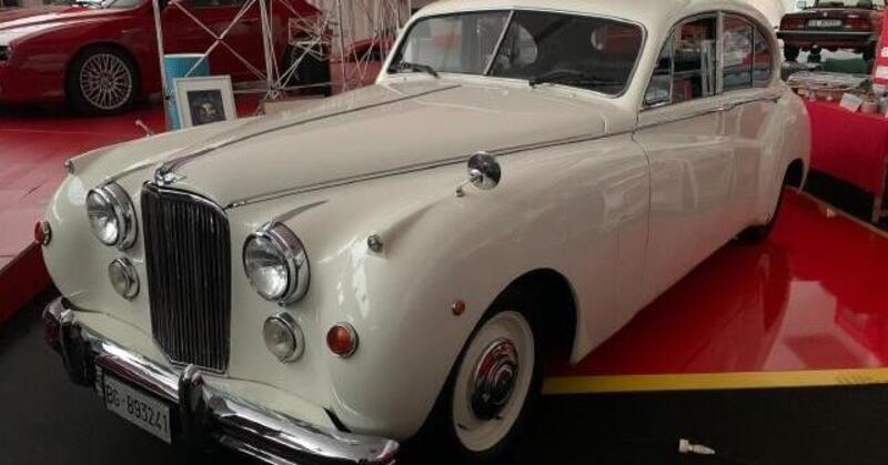 &Egrave; in Italia l&#039;auto della Regina Elisabetta II: Jaguar Mark VII 1952