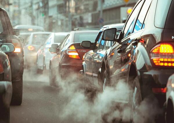 Dubbi della politica sulle emissioni delle auto elettriche? Il confronto con le auto a benzina e diesel &egrave; impietoso...