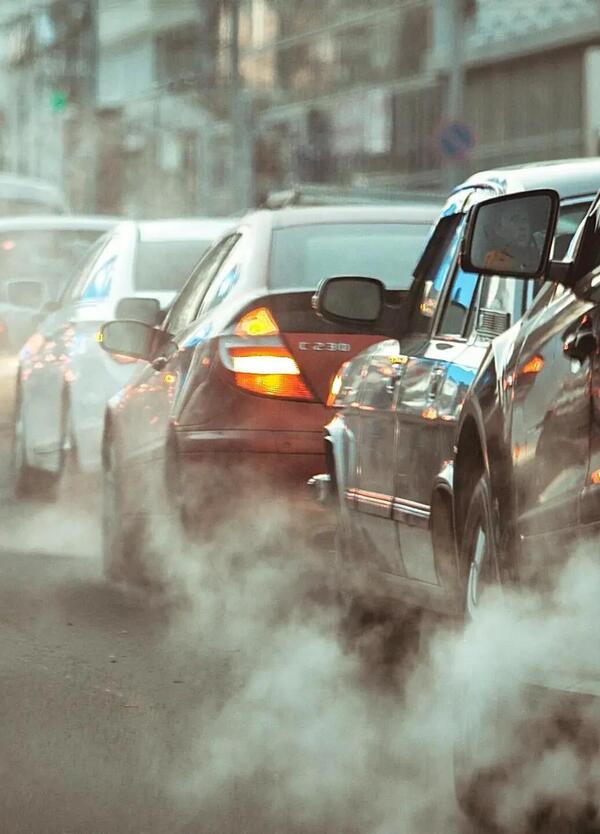 Dubbi della politica sulle emissioni delle auto elettriche? Il confronto con le auto a benzina e diesel &egrave; impietoso...