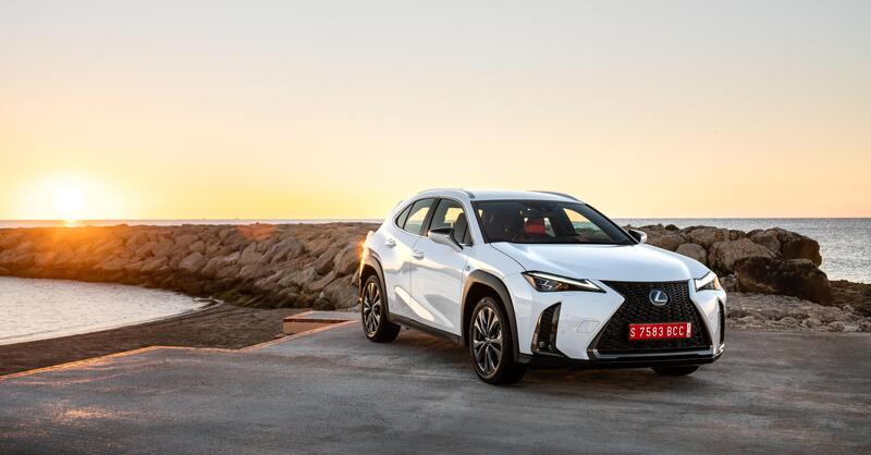 Lexus UX super sconto permuta di 9.000 euro anche senza finanziamento 