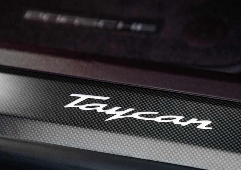 Porsche Taycan (2019-->>) (28)