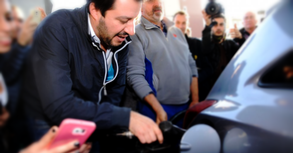 Matteo Salvini ancora contro l&rsquo;auto elettrica. Ecco perch&eacute; gli italiani l&rsquo;acquistano e poi la ridanno indietro