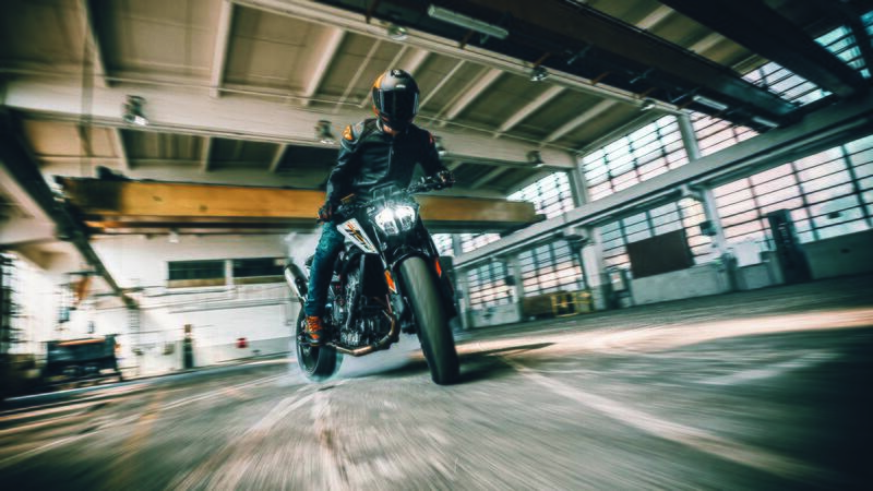 La KTM Duke 790 arriva nei concessionari ufficiali con una promozione imperdibile