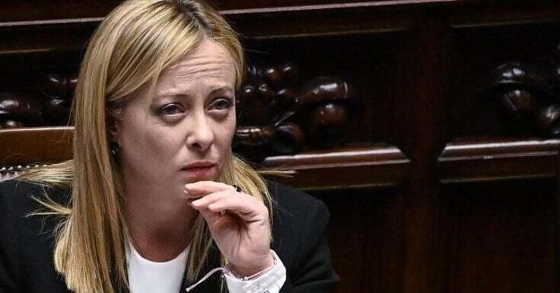 Giorgia Meloni, l&#039;elettrico vuol dire disoccupazione e delocalizzazione