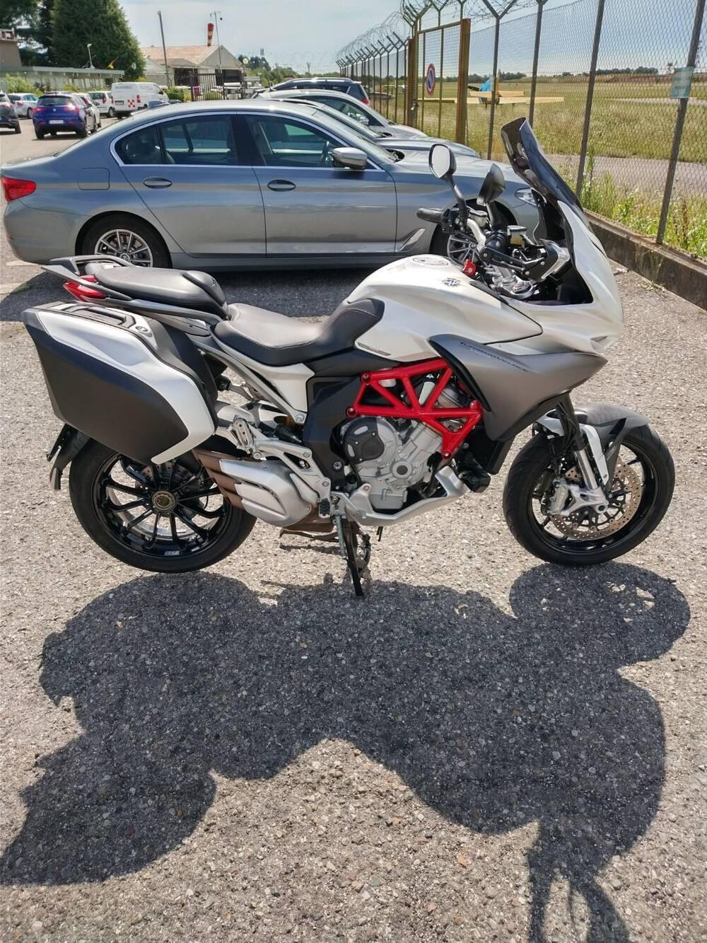 MV Agusta Turismo Veloce 800 Lusso (2014 - 16) (2)