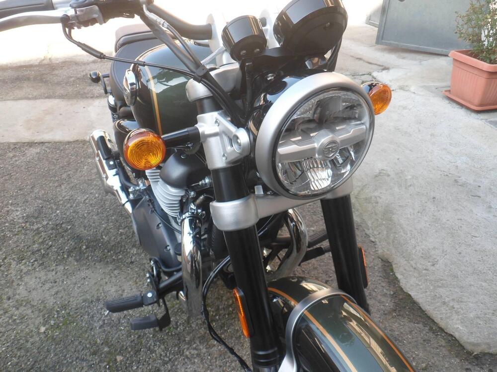 Royal Enfield Super Meteor 650 (2023 - 25) (8)