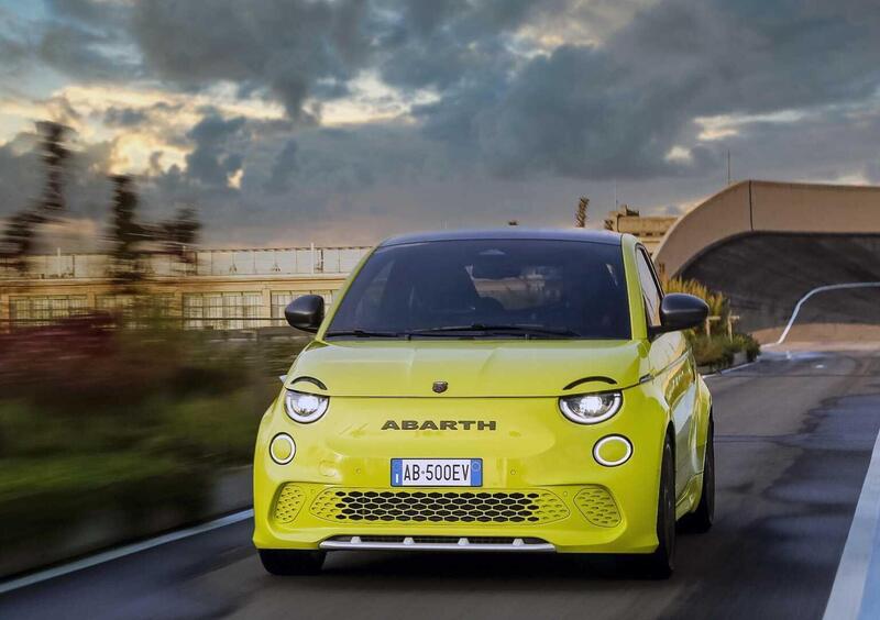 Abarth 500e (2023-->>) (2)