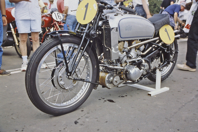 La AJS V4 500 da corsa del 1938