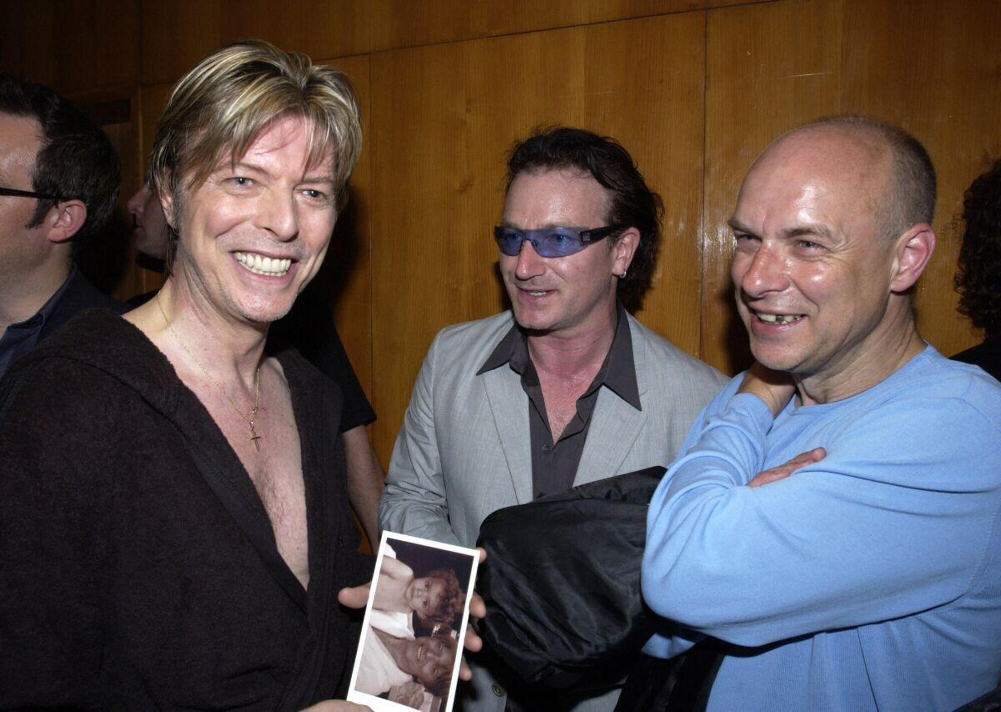 Brian Eno con David Bowie e Bono degli U2