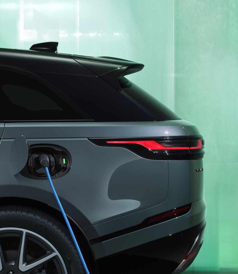 La Range Rover Velar in ricarica: la batteria &egrave; da 19,2 kWh