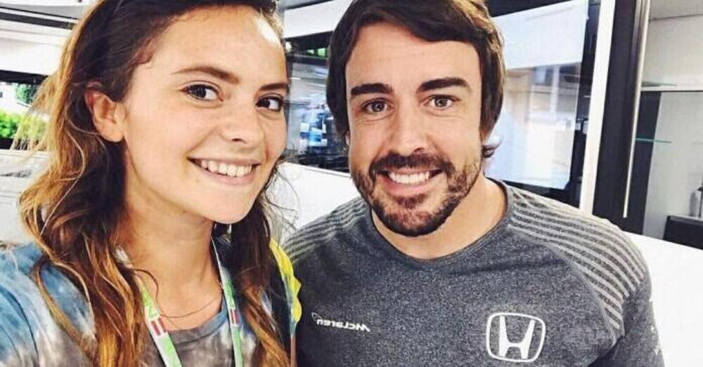 [VIDEO] Francesca Michielin porta in tour il santino (gigante) di Fernando Alonso: ecco perch&eacute;