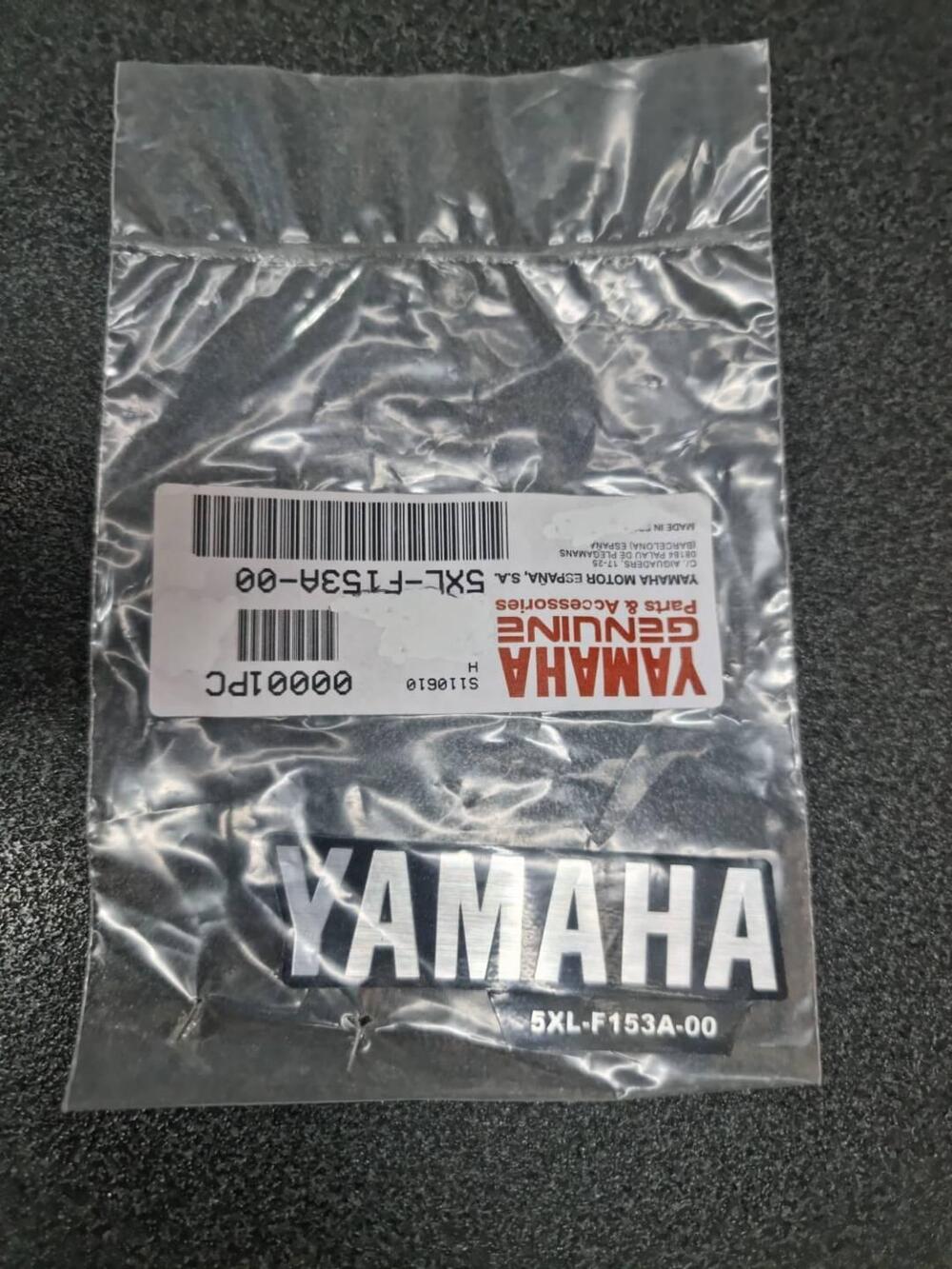 ADESIVO SCRITTA "YAMAHA" PER SCUDO ANTERIORE YAMAH