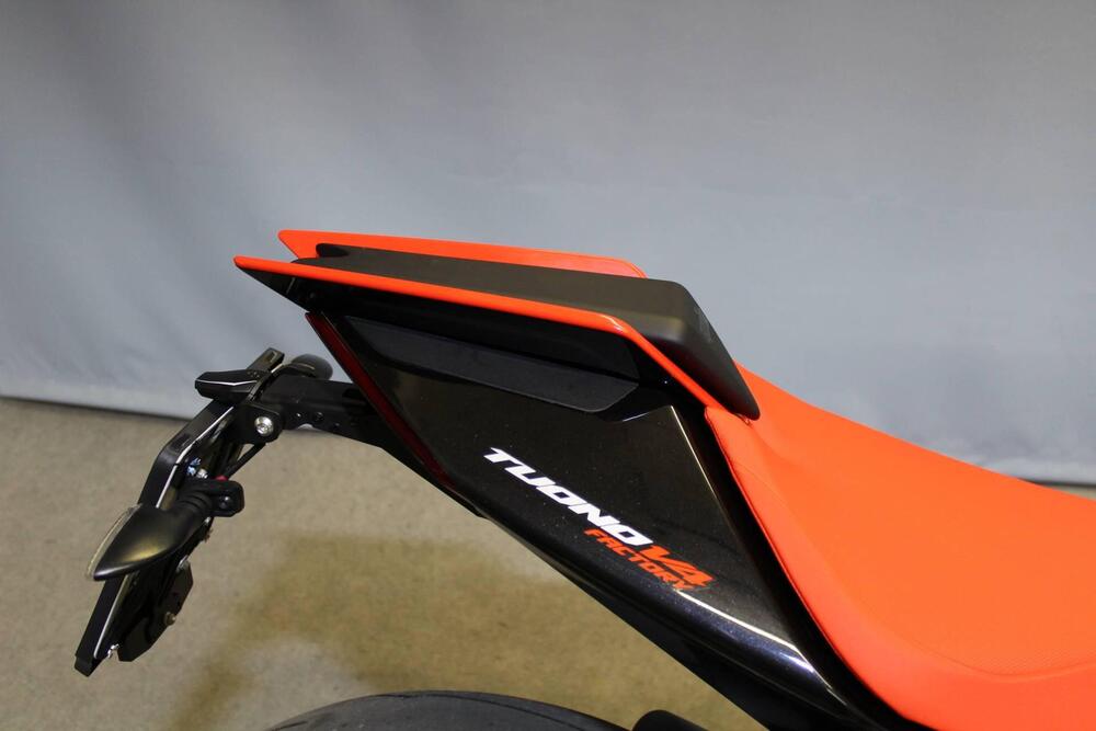 Aprilia Tuono V4 Factory (2021 - 24) (11)