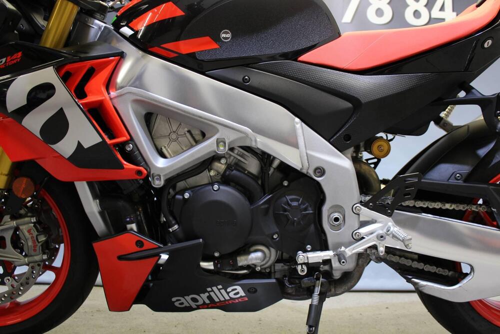 Aprilia Tuono V4 Factory (2021 - 24) (16)