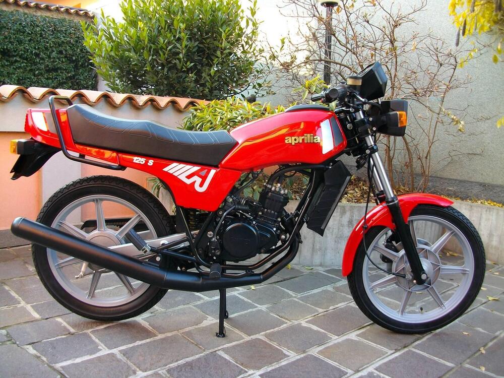 Aprilia ST125 (2)