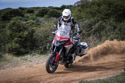 Ducati Multistrada V4 Rally: il TEST della Multi pi&ugrave; esagerata! Con il commento di Claudio Domenicali [VIDEO]