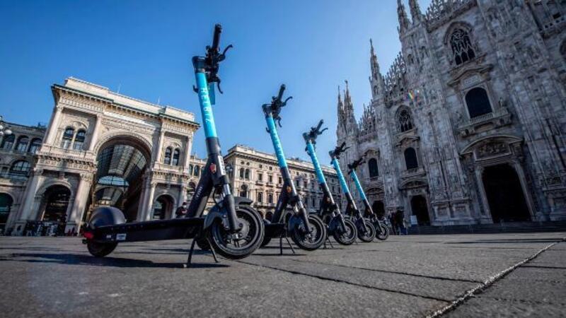 Parcheggi il monopattino in sharing in sosta vietata? Paghi la multa! Ecco le nuove regole