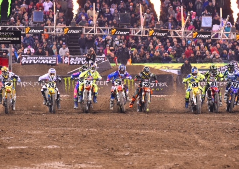 AMA Supercross. Grande spettacolo in attesa della Dakar