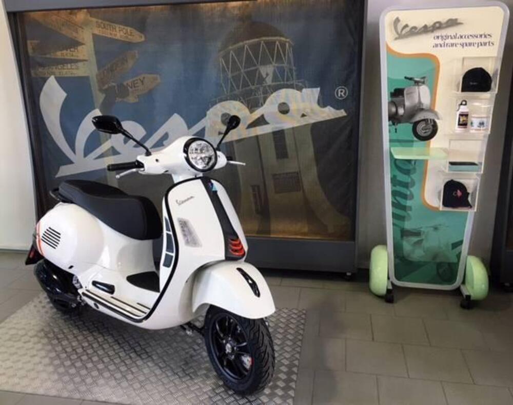 Vespa GTS 310 Supersport (2025) (2)