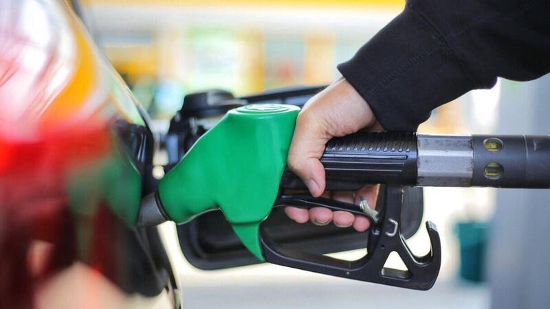 Scendono in campo gli e-fuel e hanno tutti contro: biodiesel, benzina, elettricit&agrave; e idrogeno