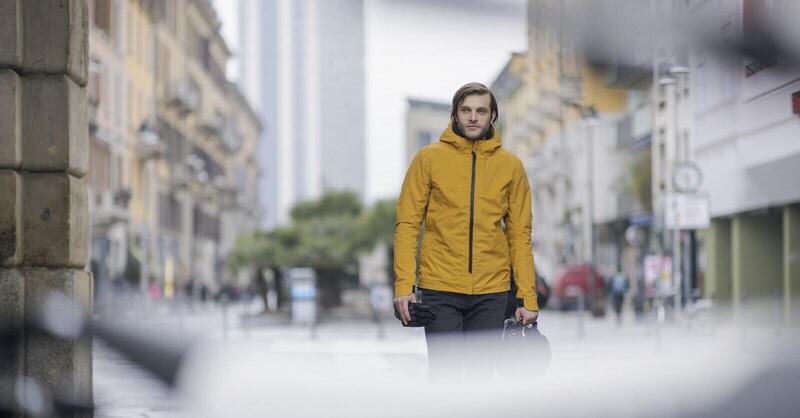 Tucano Urbano inaugura la stagione con la giacca New Step