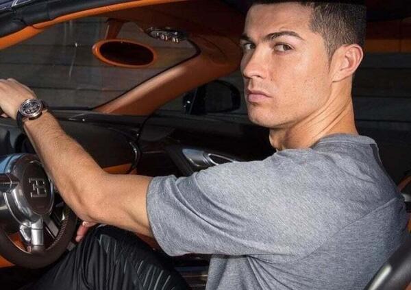 La nuova supercar di Cristiano Ronaldo? Ecco com'&egrave; e quanto vale la sua Bugatti esclusiva [VIDEO]