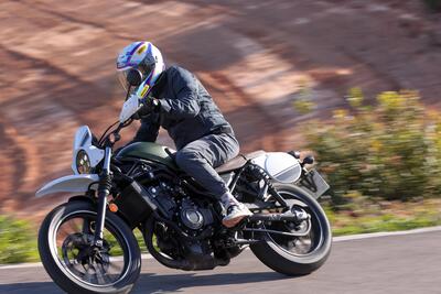 Honda CL500, la scrambler buona per tutte le occasioni [VIDEO e GALLERY]