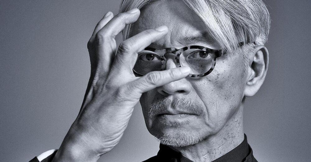Il Giappone piange Ryuichi Sakamoto, un signore della musica e della recitazione