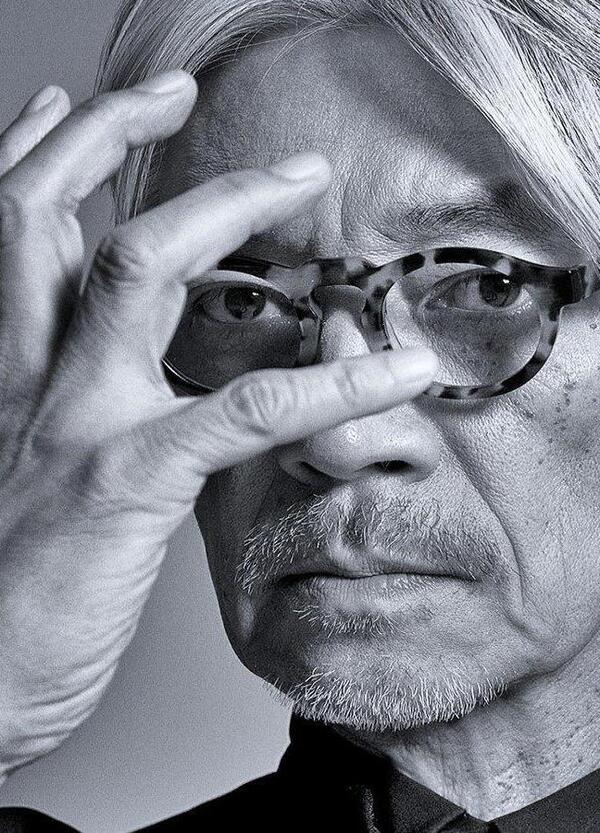 Il Giappone piange Ryuichi Sakamoto, un signore della musica e della recitazione