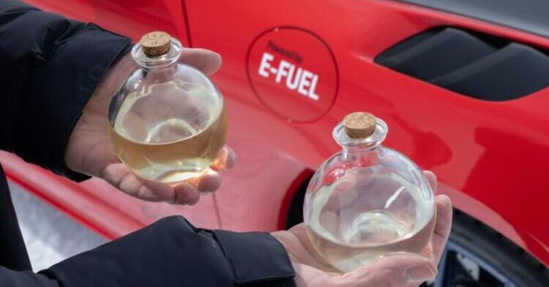 Come cambia la guida con gli e-fuels: Porsche 718 sul ghiaccio