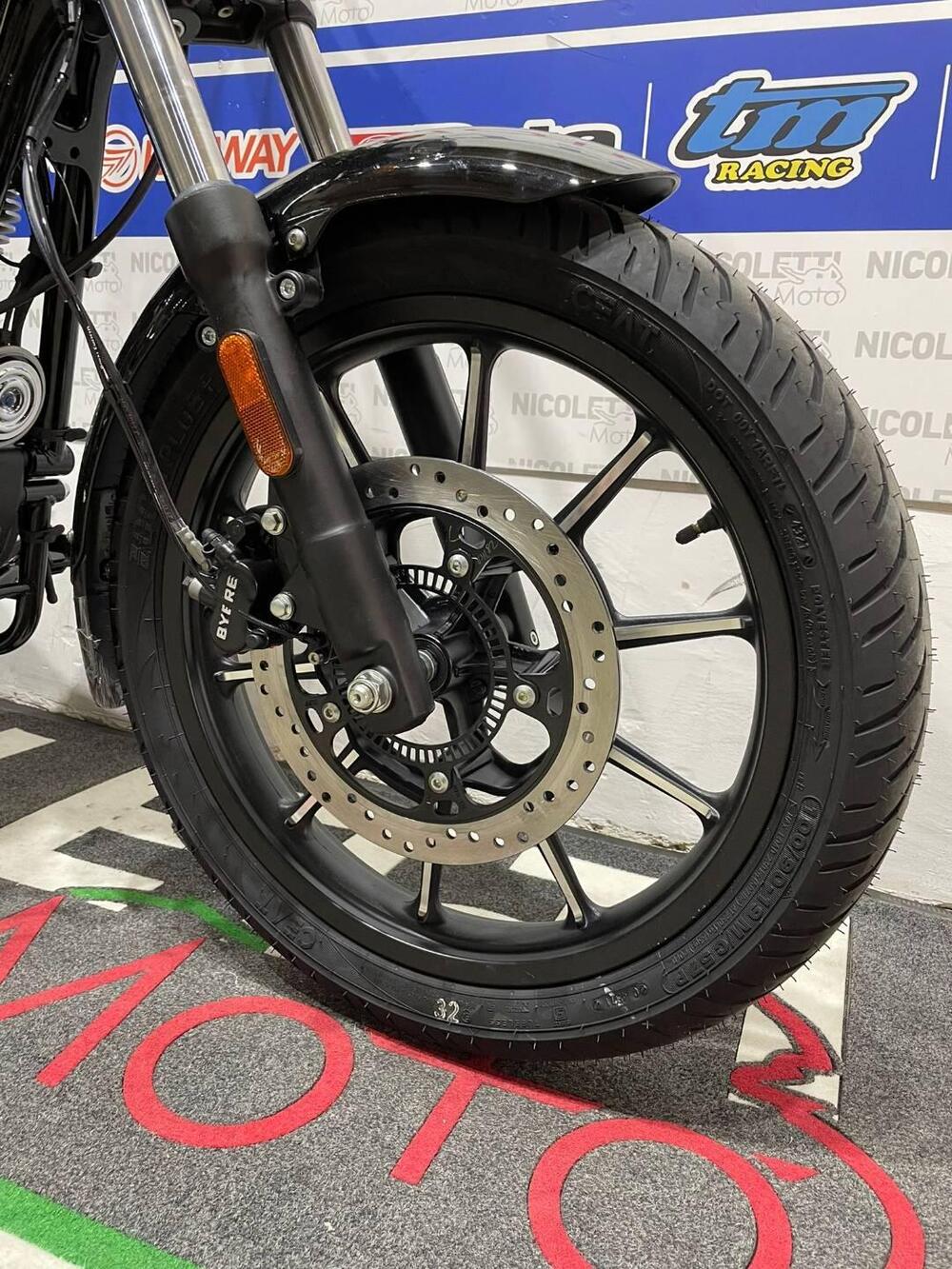 Royal Enfield Meteor 350 Supernova (2021 - 25) (4)
