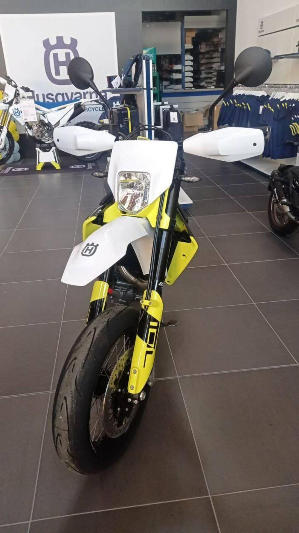 Husqvarna 701 Supermoto (2023 - 25) (2)