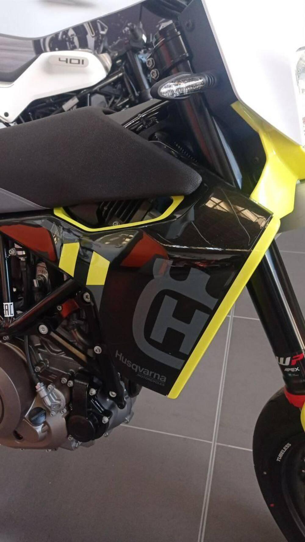 Husqvarna 701 Supermoto (2023 - 25) (3)