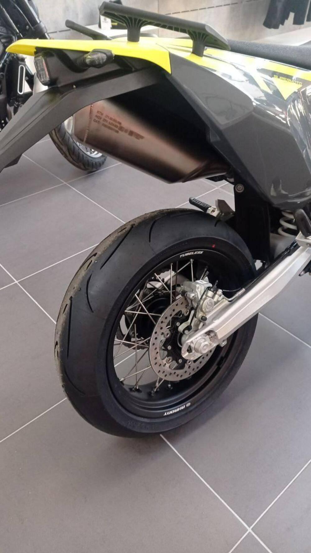 Husqvarna 701 Supermoto (2023 - 25) (4)