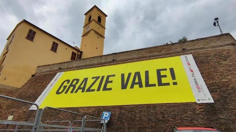 &quot;Per averci regalato emozioni indescrivibili&quot;. A Valentino Rossi le chiavi di Tavullia