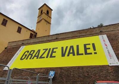 Per averci regalato emozioni indescrivibili. A Valentino Rossi le chiavi di Tavullia