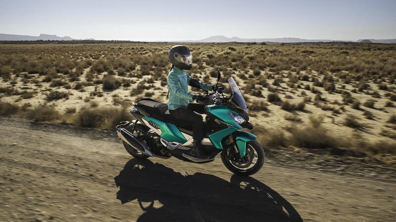 XP400: al via la distribuzione in Italia dello scooter adventure Peugeot