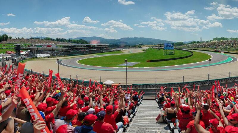 MotoGP 2023. La tribuna rossa per il Mugello, alla curva del Correntaio!