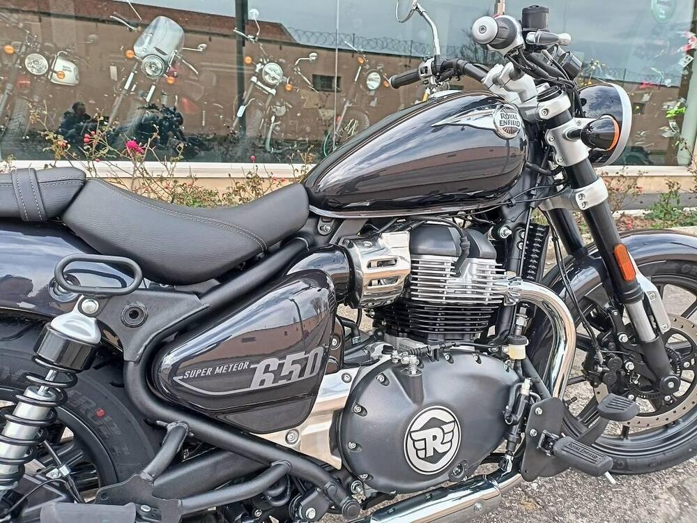 Royal Enfield Super Meteor 650 (2023 - 26) (4)