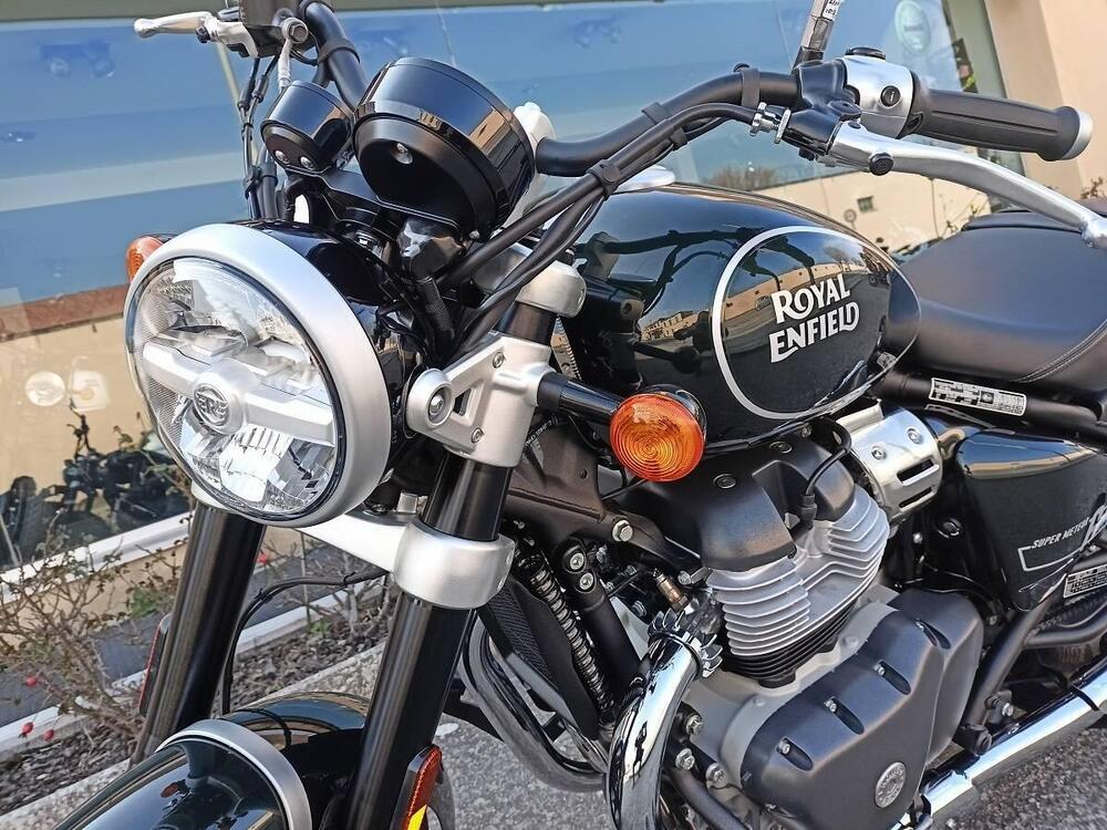 Royal Enfield Super Meteor 650 (2023 - 26) (2)