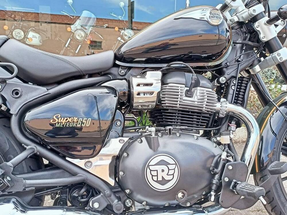 Royal Enfield Super Meteor 650 (2023 - 26) (4)