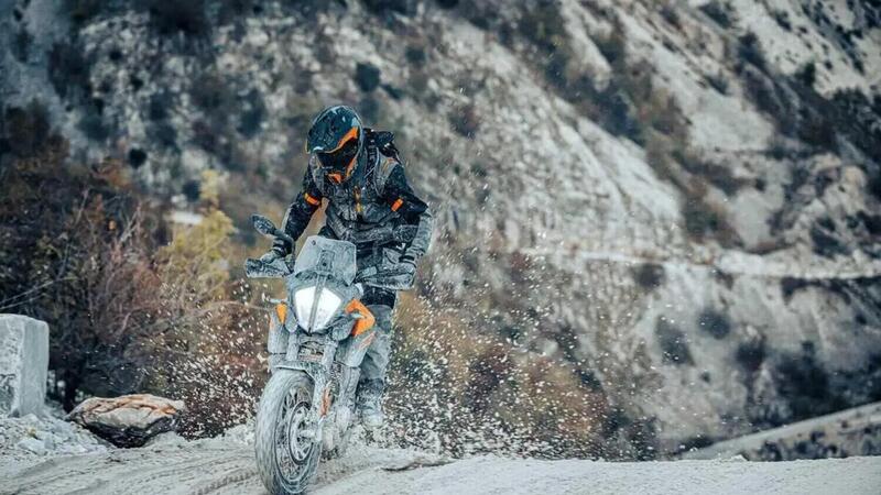 KTM 390 Adventure 2023: e se fosse in arrivo anche una versione R?