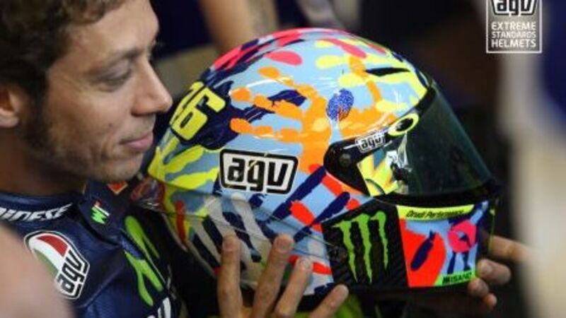 AGV: casco replica Valentino Rossi &quot;Misano ti d&agrave; una mano&quot;