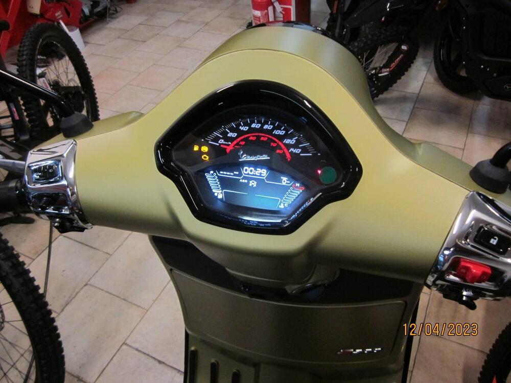 Vespa GTS 300 Super Sport (2023 - 24) (2)