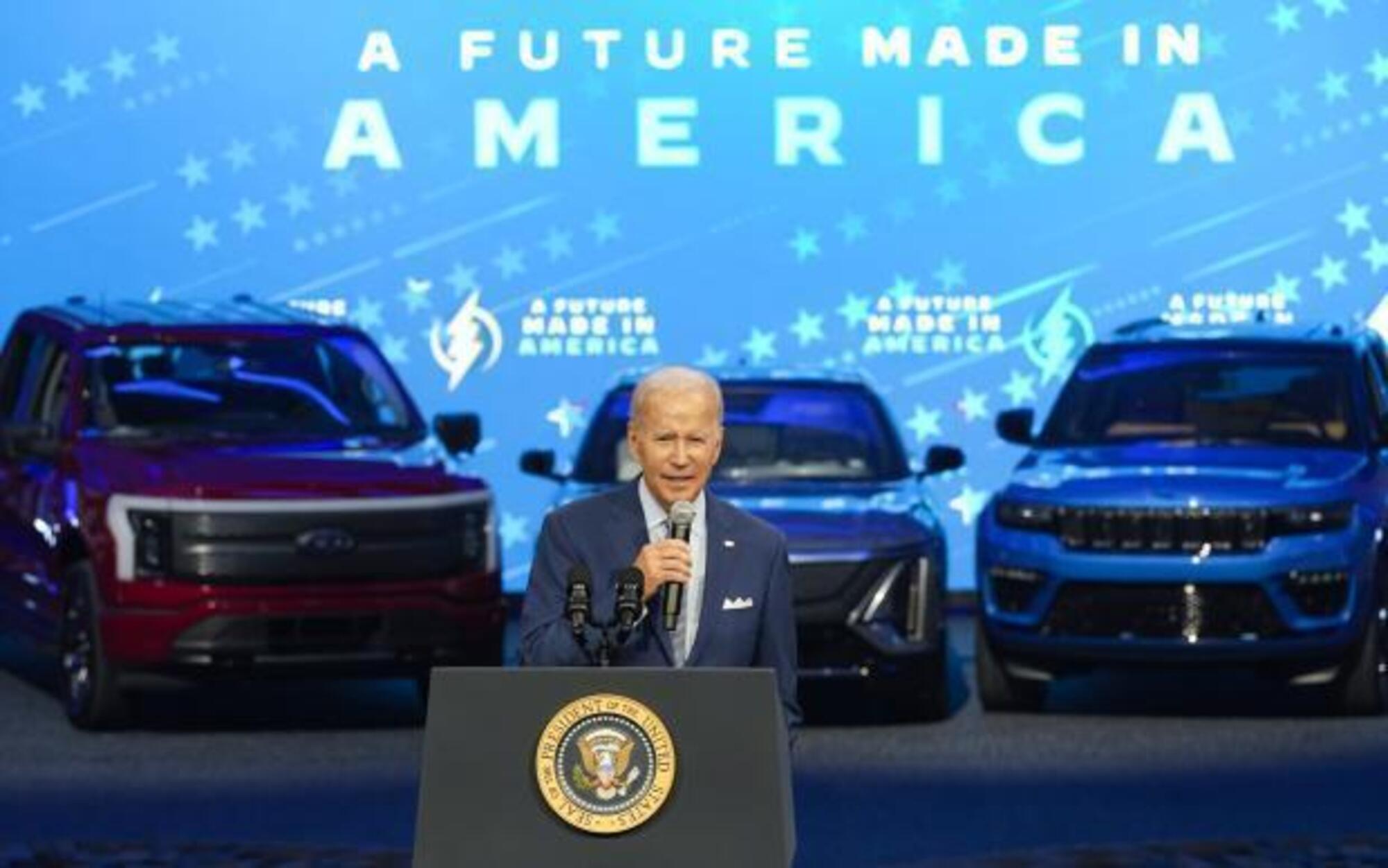 Il governo di Joe Biden sta sostenendo dei piani di investimento per le auto elettriche