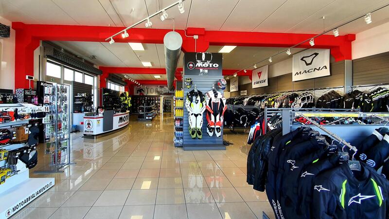 Motoabbigliamento Outlet apre a Imola